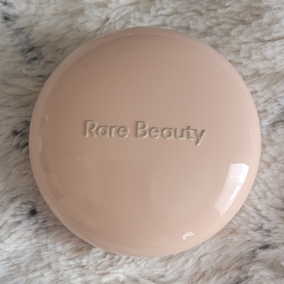 Enlighten - Rare Beauty Highlighter Selena Gomez - Picture 8 of 14